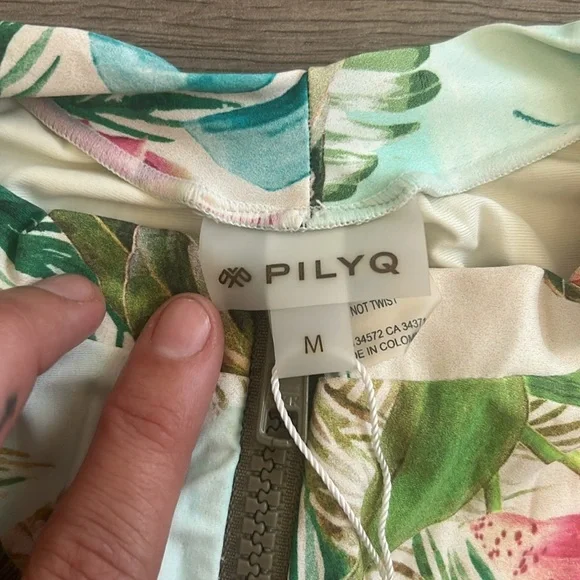 NWT Pilyq Tropical Floral Long Sleeve Bodysuit Size Medium - Picture 3 of 8